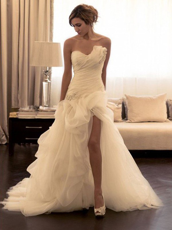 Beading Organza Sweep Train Sweetheart Sleeveless Ball Gown Wedding Dresses-showprettydress