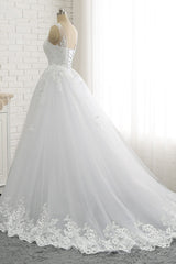 Classic Round neck Lace appliques White Princess Wedding Dress-showprettydress