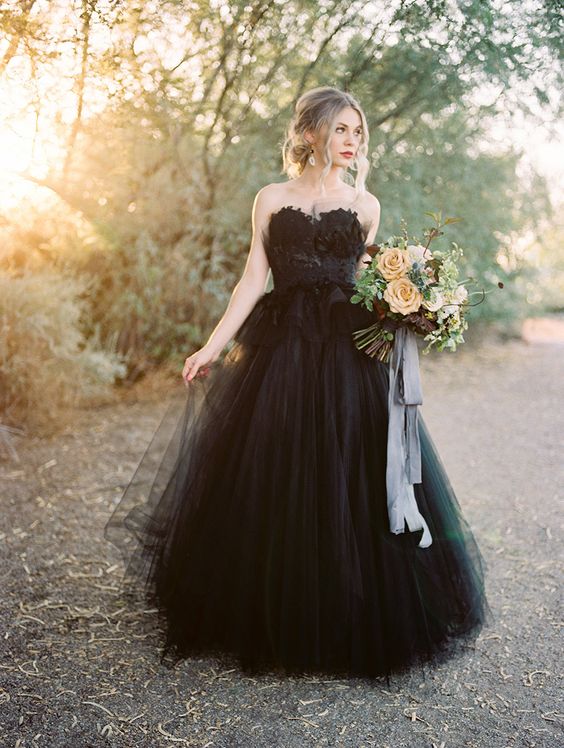 Classy Long Princess Sweetheart Open Back Tulle Black Wedding Dress with Lace-showprettydress