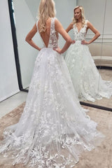 Elegant Long A-line V-neck Backless Tulle Lace Wedding Dress-showprettydress