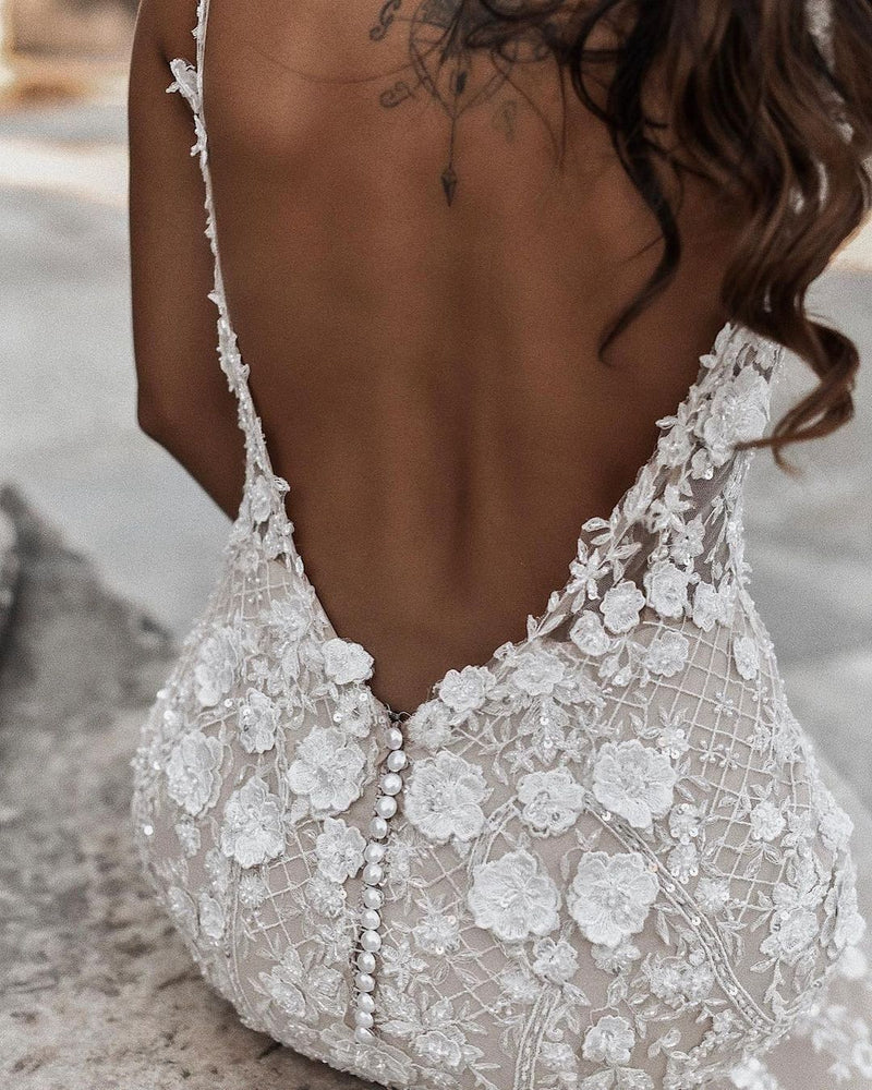 Elegant Long Mermaid V-neck Floral Lace Backless Wedding Dress-showprettydress