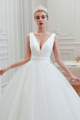 Modern V neck sleeveless White Princess Spring Wedding Dress-showprettydress