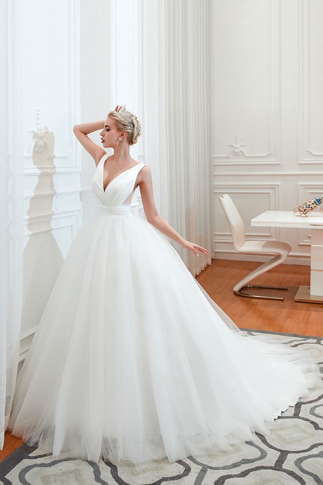 Modern V neck sleeveless White Princess Spring Wedding Dress-showprettydress