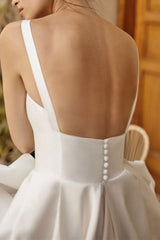 Retro Wedding Dresses Square Neck Sleeveless Satin Fabric Court Train Sash Bridal Dress-Showprettydress